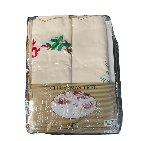 Vintage WC Designs NEW Christmas Tree Embroidered Oblong Tablecloth 1992 - Picture 1 of 2